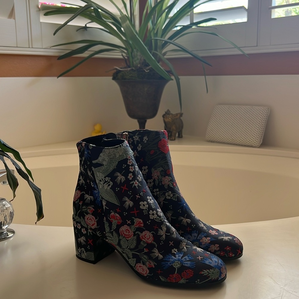 Indigo Rd. Floral Ankle Boots
